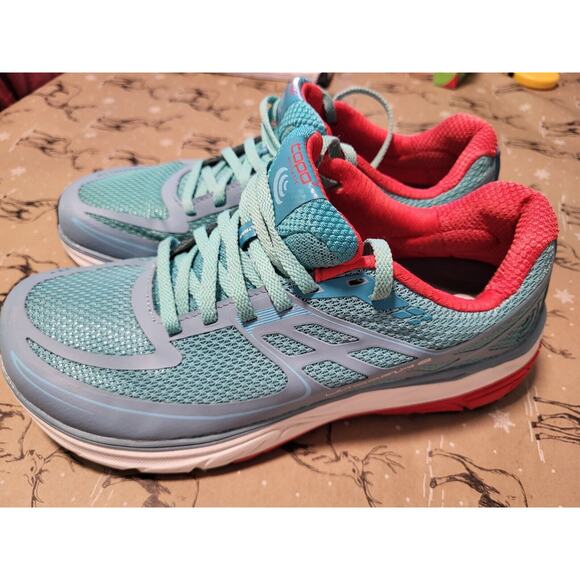 Topo Athletic Womens size 8 Ultrafly 2 Running Shoe Sneaker Ice/Red Turquoise - Picture 3 of 6